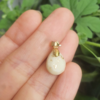 Giọt sữa mẹ mặt đá vàng