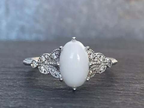 Nhẫn bầu dục sữa mẹ