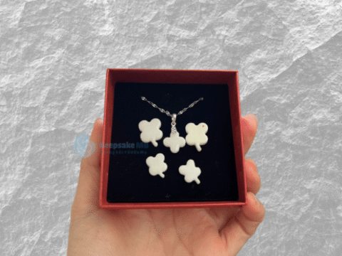 Mặt dây chuyền sữa mẹ cỏ 4 lá may mắn